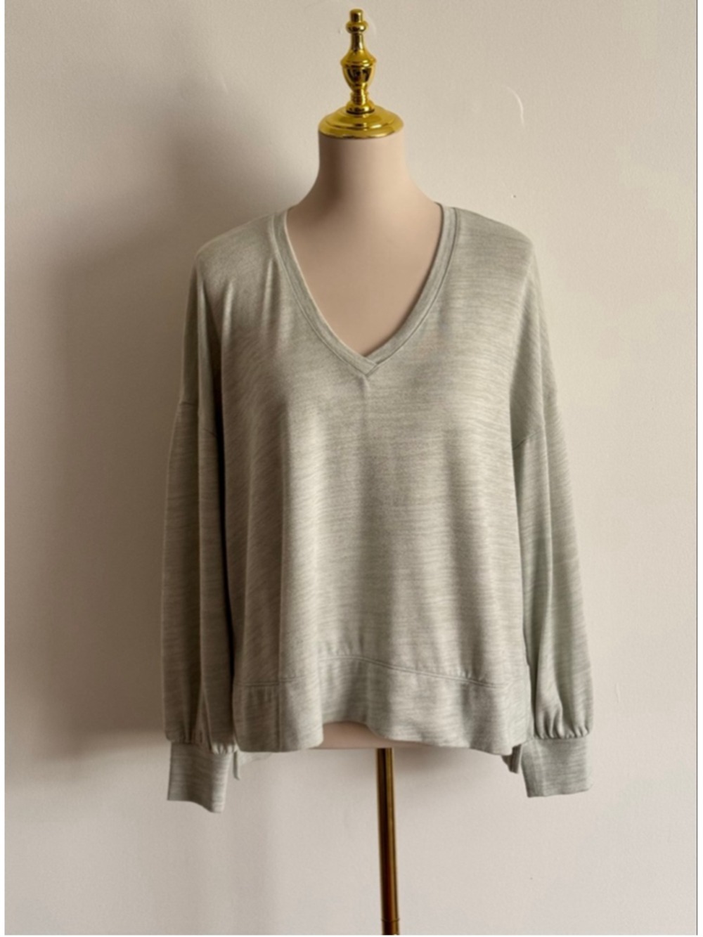 Women's ana a new approach Light Green V-Neck Sweater, Size L